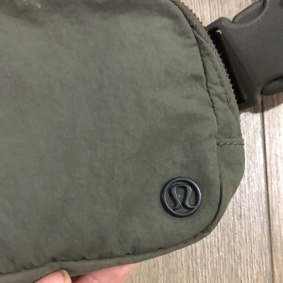 LULULEMON OG Everywhere Belt Bag 1L - Armory - Picture 3 of 13